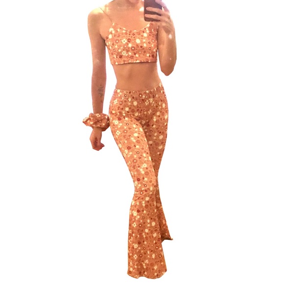 Bell bottom pants and crop cami top in gold floral - Picture 4 of 7